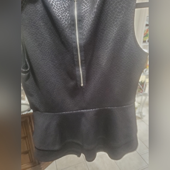 Top - Picture 4 of 5